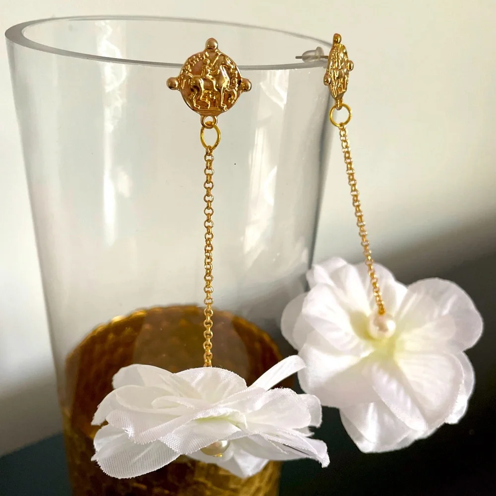 Urban Outfitters Flowers Dangle Earrings